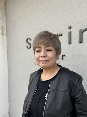 グレーベージュ