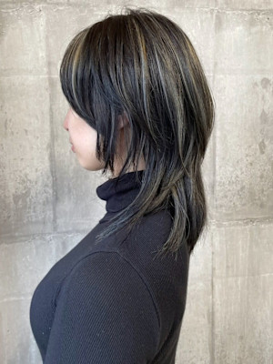 ミディアム ウルフカット ハイライト アッシュカラー