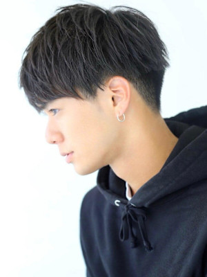 横顔キマるマッシュヘア