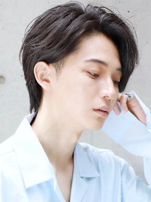 耳かけミディアムショート