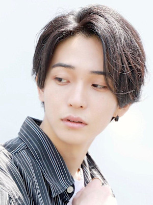 爽やかミディアムショート