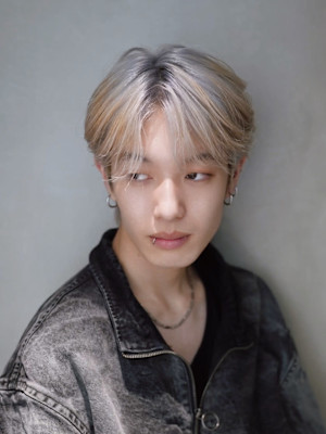 ハイトーン/デザインカラー/フェザーショート