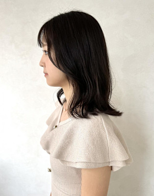 【顔周りレイヤー・くびれミディアム・ベージュカラー】