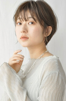 大人かわいいシースルーショートボブ