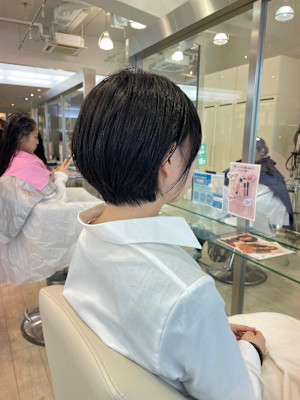 丸みショート　round short haircut