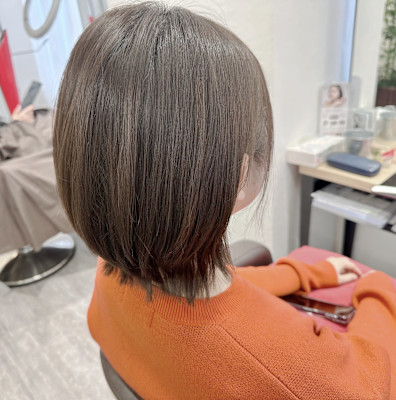 ミディアムショートレイヤー　丸みやくびれ大人ショートスタイル