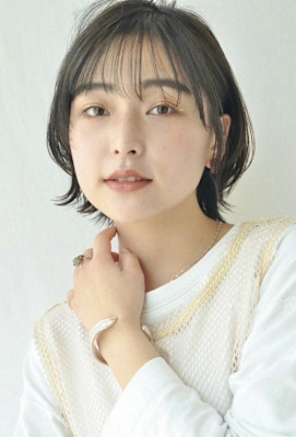 くびれショート/暗髪 