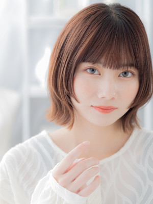 ぱっつん前髪ウルフミディアムくびレイヤー　マロンベージュ