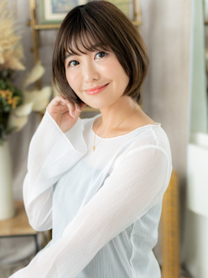 黒髪アースカラーナチュラル丸みマッシュボブ　刈上げボブ