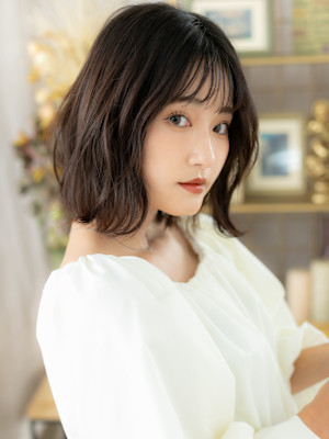 乾かすだけ大人可愛い黒髪ゆるふわボブパーマ　くすみベージュ