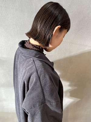 柔らかベージュの切りっぱなしボブ【坂口恵梨子】