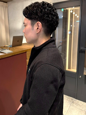 20代 30代 刈り上げ ツーブロック スパイラルパーマ 