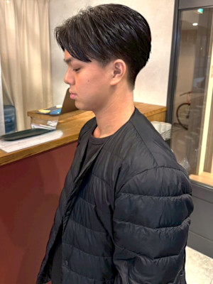 20代 黒髪 ツーブロック 刈り上げ マッシュショート