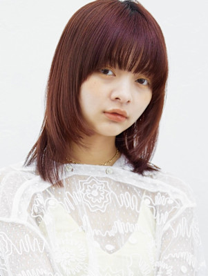 顔まわりレイヤー／チェリーレッド/ハッシュカット 