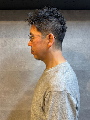 女性ウケ満点　ビジネスにも強いテーパーフェード