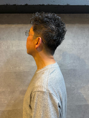 女性ウケ満点　ビジネスにも強いテーパーフェード