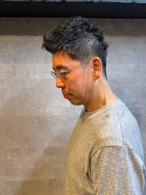 女性ウケ満点　ビジネスにも強いテーパーフェード