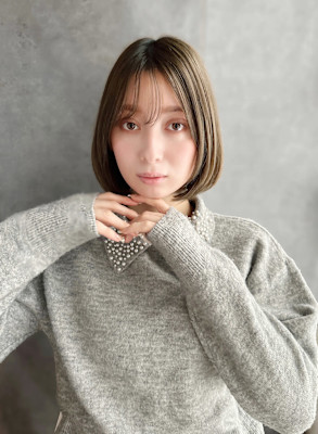 くすみベージュ/顎ライン/ワンレングスボブ/抜け感