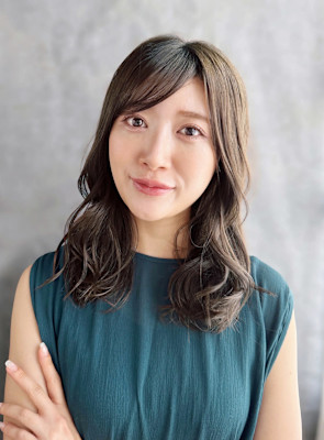 ハニーベージュ/斜めバング/ゆるふわ巻き