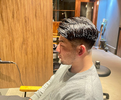 サイドパートスタイル