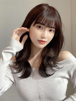 イメチェン後れ毛が可愛い顔周りレイヤー美髪アッシュベージュ