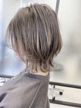 ハイライトがお洒落なネオウルフ　ウルフカット