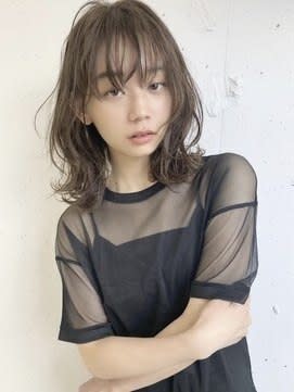 くびれミディ×ハイライトボブウルフ　ウルフカット