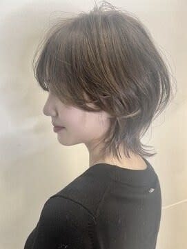 大人ネオウルフくびレイヤーミディアムウルフ　ウルフカット