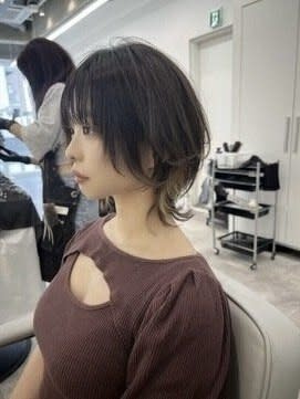 イヤリングカラー×ウルフカット　ウルフ　ネオウルフ