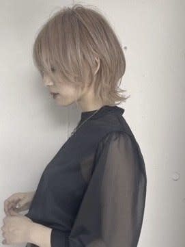 横顔も可愛いハイトーンウルフ　ボブウルフ　ウルフカット