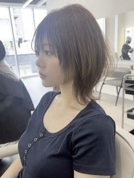 横顔も素敵なウルフ　ウルフカット　ショートカット　ネオウルフ