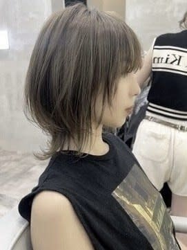 横顔も素敵なネオウルフ　ウルフカット　ウルフ　ショートカット