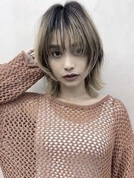 くびレイヤーひし形　ミディアムウルフ　ウルフカット