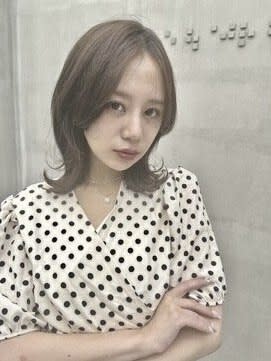 前髪長めのくびレイヤーウルフ　ウルフカット