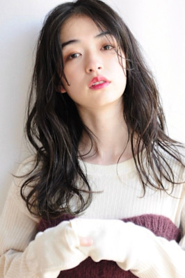 ナチュラルウェーブロング/センターパート/前髪パーマ/暗髪