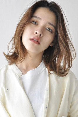 センターパート/くびれミディ/透明感カラー/ニュアンスカール