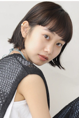 暗髪ニュアンスボブ/ぱつんとバング 