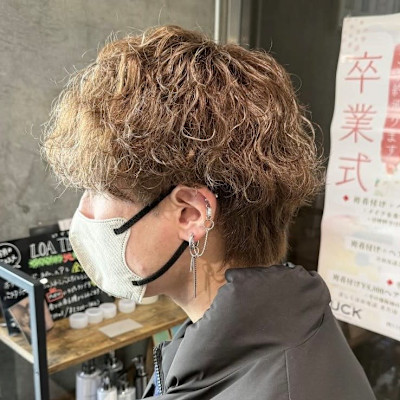 茶金ハイライト×緩め波巻きパーマ