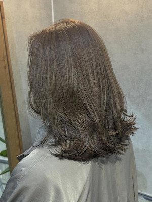 ○赤みを抑えたオリーブベージュ