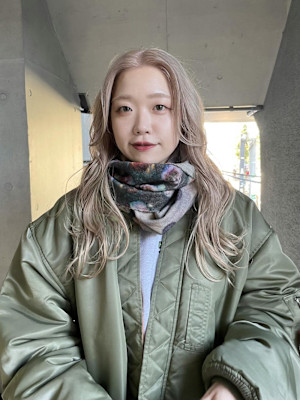 ミルクティーベージュ/ベージュ/ハイトーン