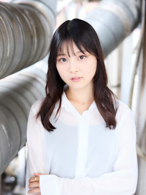 大人可愛い　黒髪ツヤっとロング