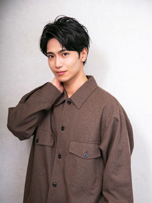 王道黒髪センターパート×束感ニュアンスパーマ