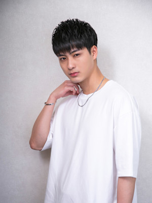 爽やか波巻き束感ショート