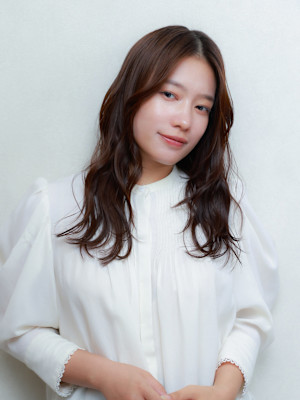 長めバング×透明感ネビージュカラー