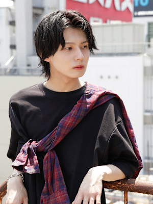 女性ウケNo1の黒髪ウェット×センタ―パートスタイル