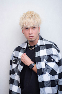 ホワイトベージュカラー×ゆるふわメンズパーマ