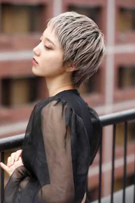 金髪ベリーショート×ボウズ伸びかけ女子