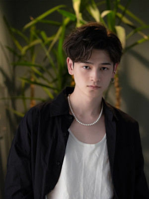 最旬モテ髪の重ためセンタ―パートヘア