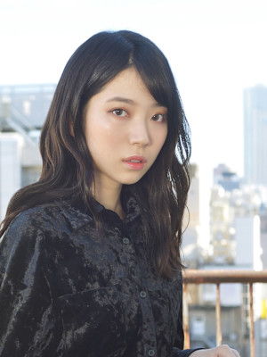 艶で惹きつける黒髪スタイル