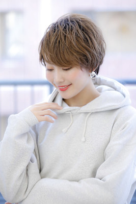 簡単ウェーブショート×シアーベージュ